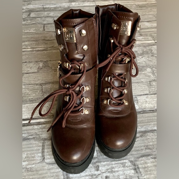 GUESS: WOMEN’S CANALY COMBAT BOOTS - Picture 4 of 12